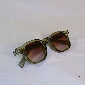 Stylish Green Square Sunglasses